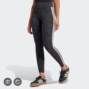 NWT! Adidas Women's Black Snake Priny Leggings with White Stripes